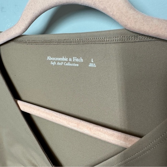 Abercrombie & Fitch Gold Ring Detail Long Sleeve Bodysuit Brown - Picture 3 of 5